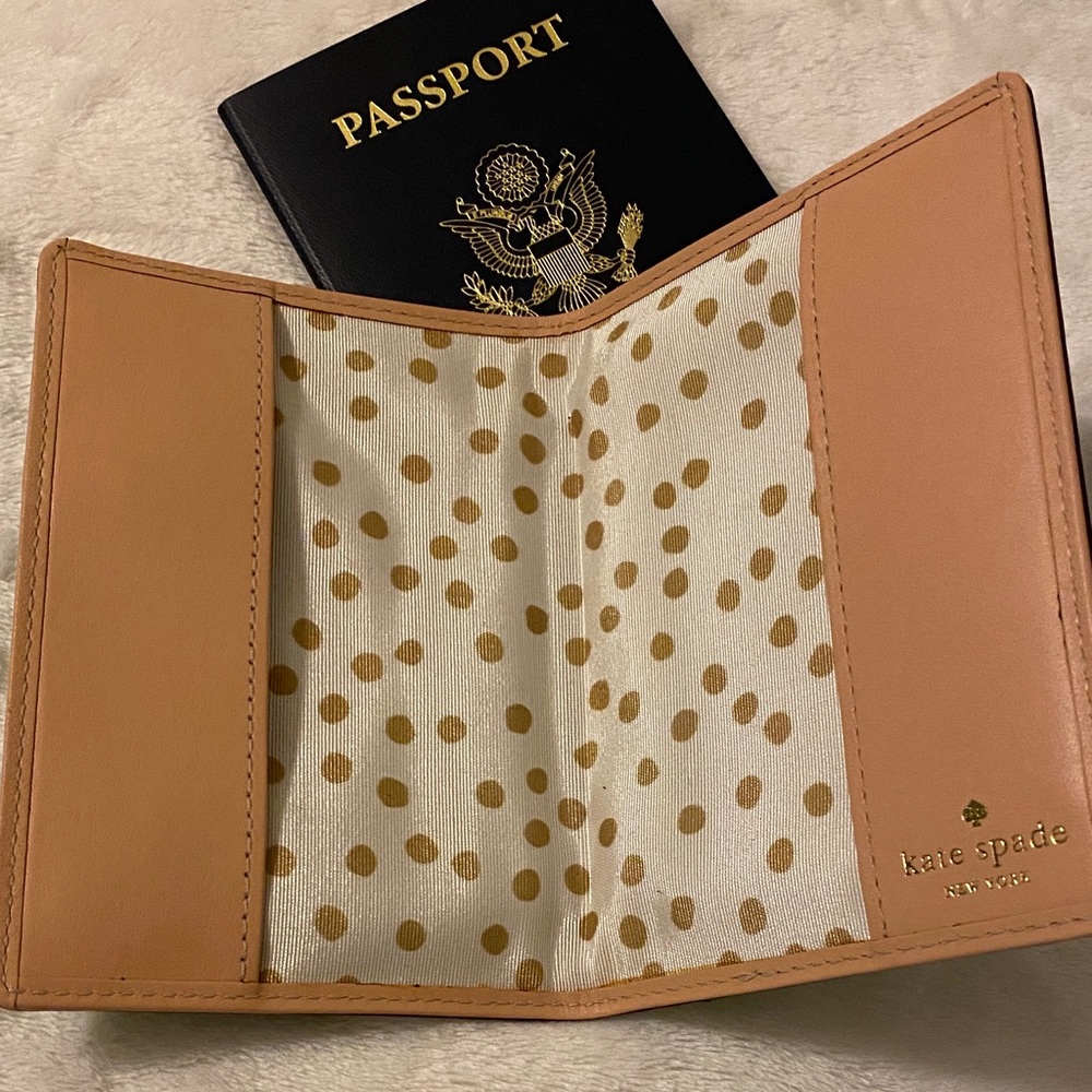 Kate Spade Vibrant Green Travel Wallet. Kate Spade New York Passport Holder. NWT - Picture 2 of 4